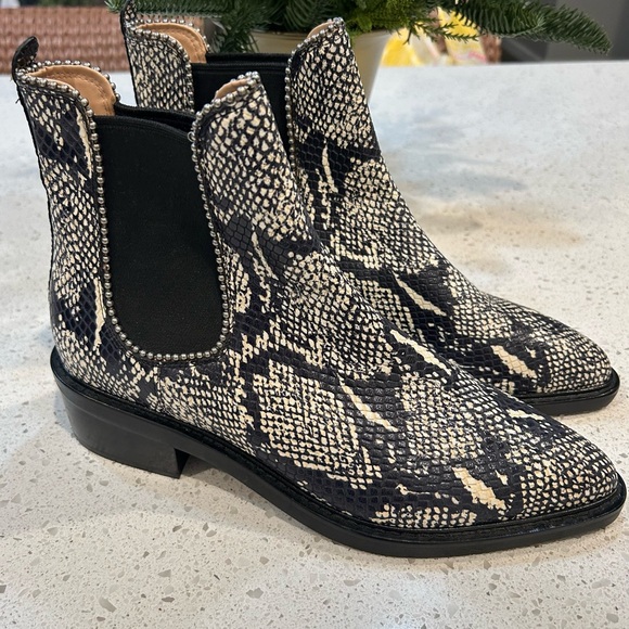 COACH Women's‎ Bowery Snakeskin Beadchain Chelsea Booties 8M - Picture 2 of 12